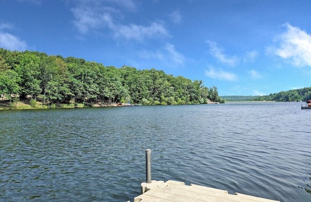 Escapade au bord du lac. Entièrement mis à jour 2/3 chambres sur le lac Bretagne; Vues impressionnantes!
