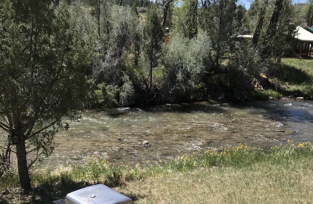 HOU LA LA!BRYCE CANYON / ZION LUXURY RIVERFRONT HOME, RAFTING, PÊCHE, RANDONNÉE, PET FRIENDLY