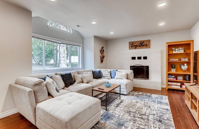 ⭐WOW⭐ Modern Farmhouse Getaway Retreat w/ Views ✨