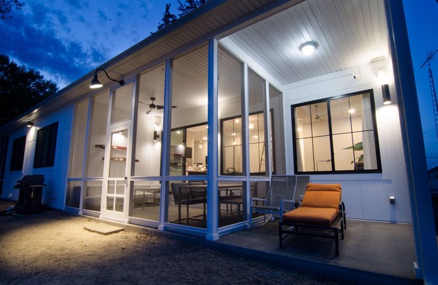 WOW-nouvelle maison moderne sur le lac Shafer, promenade à Indiana Beach- OFFRES D'ÉTÉ!