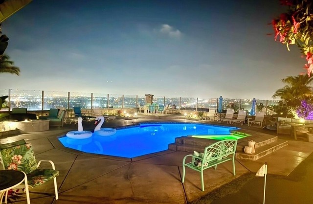 Hou la la! Piscine privée et spa avec vue sur l'océan / la baie / la ville, la climatisation, le barbecue et plus encore!