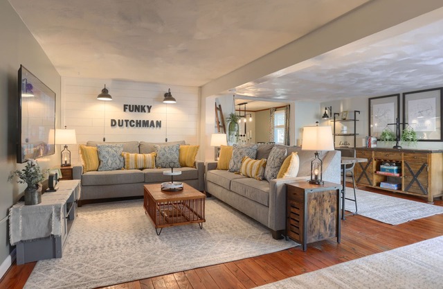 Wowza! Hot Tub, Theater Room + Stock Tank Pool 15 Minutes To Hershey Attractions