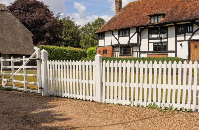 WREN COTTAGE, family friendly, character holiday cottage in Lyminge
