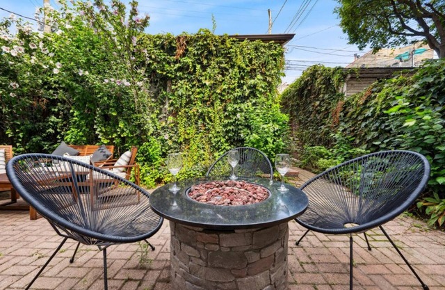 Wrigley 4BR Home, Sleeps 10, Firepit