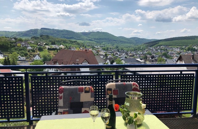 Wunderschöne, Ruhige Wohnung am Waldrand, Großzügigem Balkon und Panoramablick