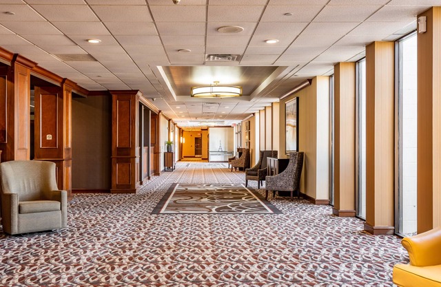 Wyndham Omaha / West Dodge