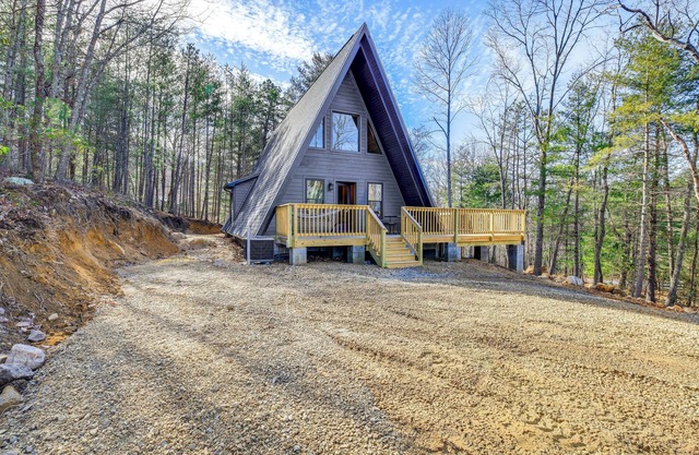Wytheville A-Frame Cabin w/ Wraparound Deck