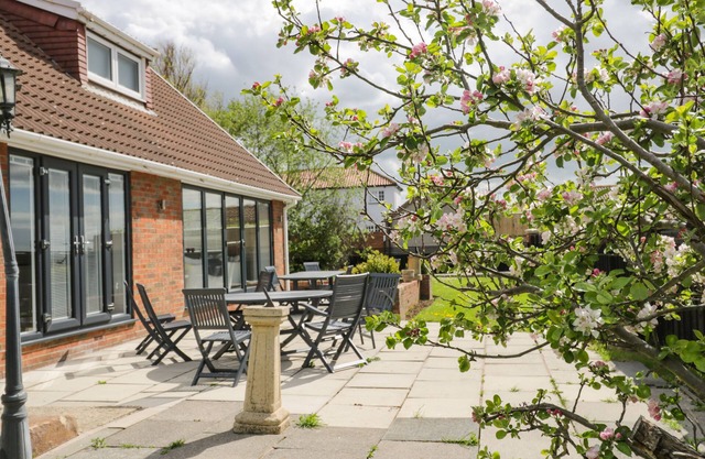 WYVILL HOUSE, family friendly, luxury holiday cottage in Cayton