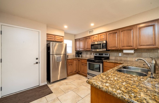 XANADU CONDO - 2 BEDROOM - 2 BATH - CONDO - PRIVATE POOL - DOWNTOWN LAKE HAVASU