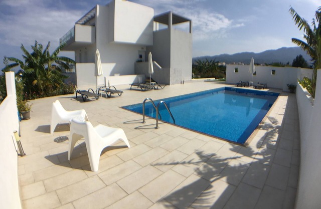 XENOS VILLA 3 - VILLA DE LUXE AVEC PISCINE PRIVÉE PRÈS DE LA MER.