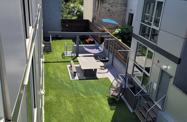 XL 2 Story, 2 Bedroom Monthly Luxury Apartment w/ FREE Street Parking