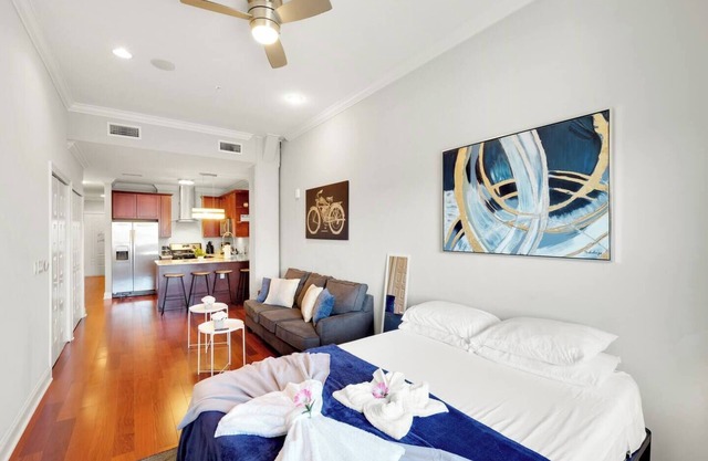 Stylish Studio w/ Rooftop Pool