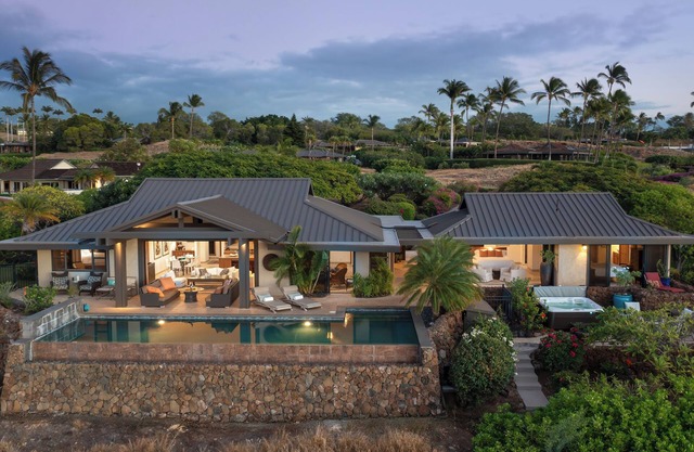 Mauna Kea Home - Vues spectaculaires, piscine privée à débordement chauffée, promenade jusqu'à la plage