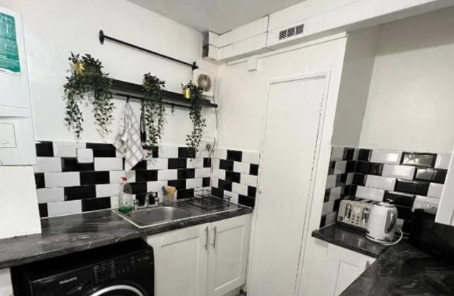 Xtra 3-bedroom apartment with WiFi in vibrant London