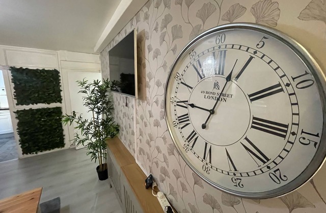 Xtra 4-bedroom apartment in London with WiFi