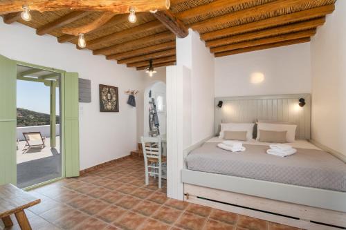 xylokeratia home milos