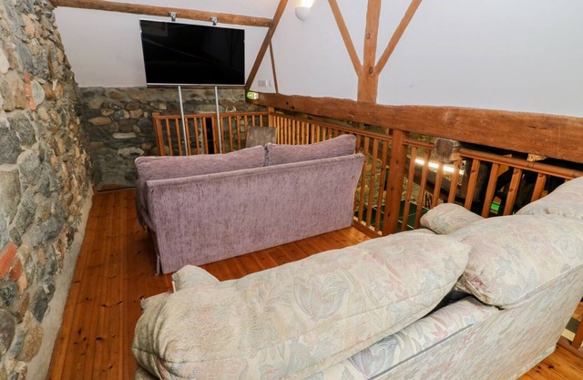 Y BWTHYN, pet friendly, character holiday cottage in Pwllheli