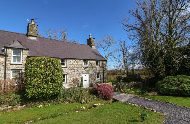 Y Bwthyn Ty Du, PWLLHELI