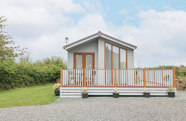 Y CABAN, family friendly, with a garden in Brynsiencyn