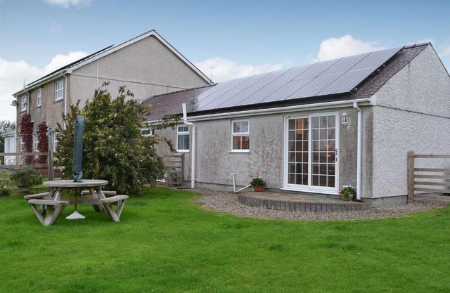 Y Fronydd cottage