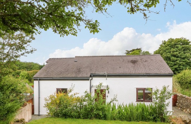 Y Rhandy, NEWBOROUGH