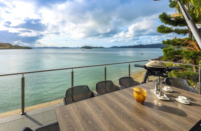 Amazing Yacht Club Villa 17