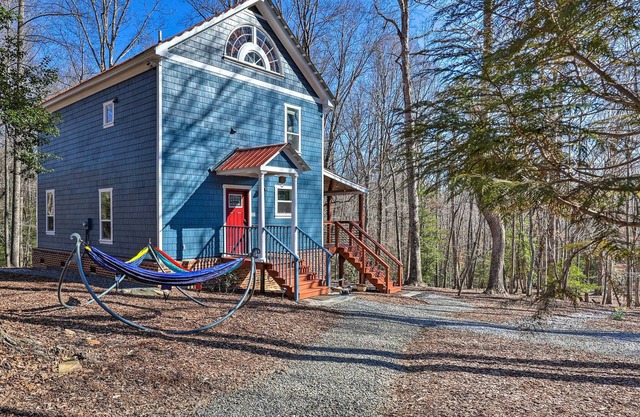 NEW! Yadkin Valley Cabin Retreat w/ Deck, Fire Pit