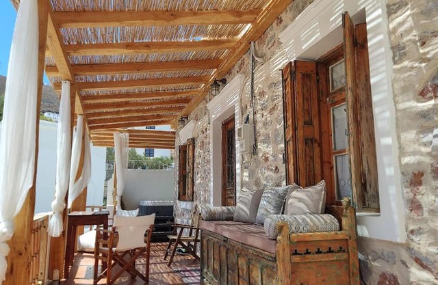 Yalos House