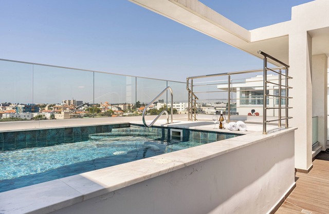 YAMAS Urban Living Sunny Pool Penthouse