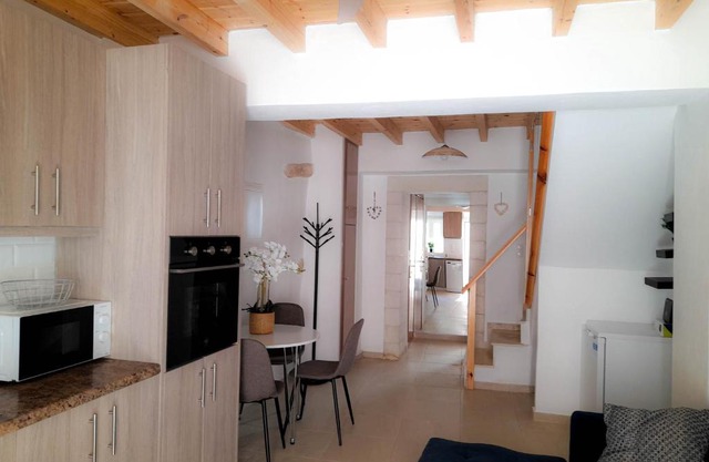 Yana's Place- walking distance to the beach