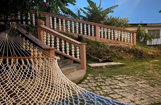 YanceyLargoEstate 2BR Villa w/Mountain Views by RedAwning
