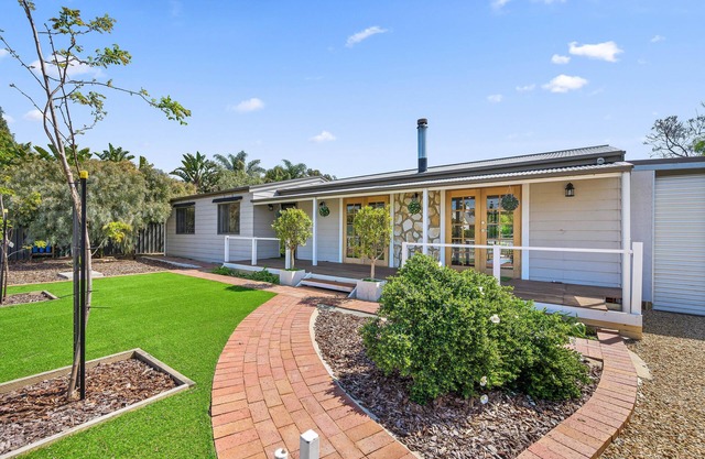 Yankavilla ~ Yankalilla - A Charming 3 Bedroom Cottage in Tranquil Yankalilla Village
