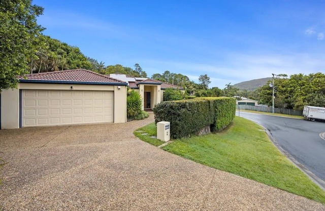Yaroomba Home Close to Beach, Rainforest and Golf