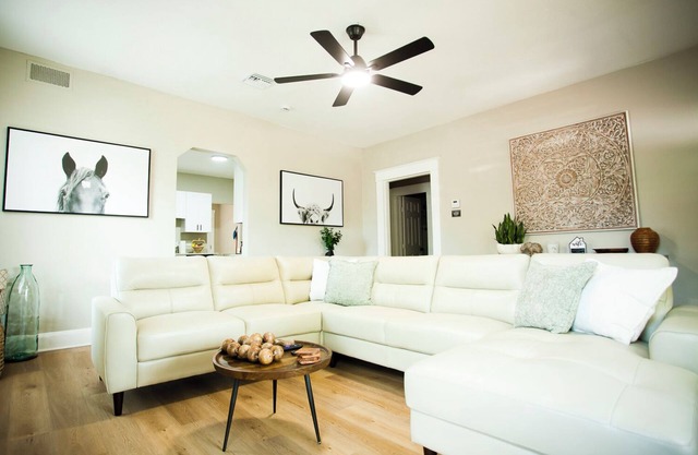 Ybor City King Beds with Free Private Parking Only 2 miles from Downtown Tampa