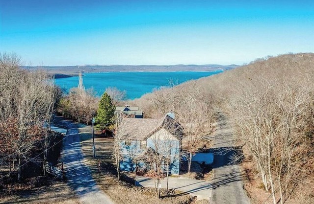 Year-around Lake Views, 1 mile to Ramp .