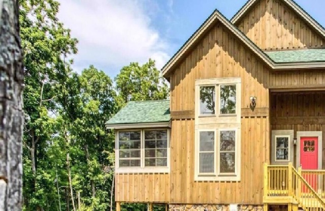 Year round fun and relaxation 5 min to slopes 15 min to the beach and golf