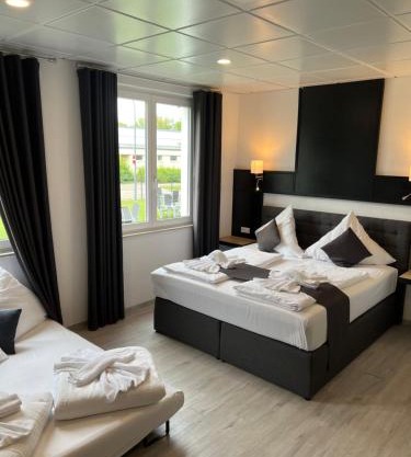 Yebs Hotel
