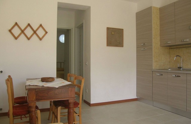 appartement jaune l'0leandra immergé dans l'oliveraie