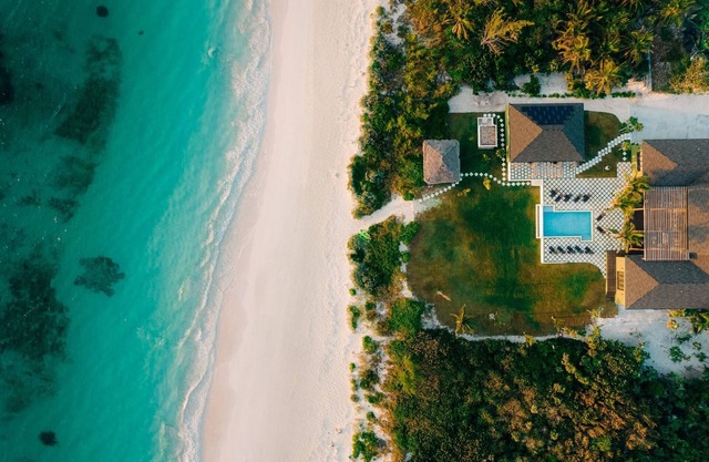 YellowBird Double Bay: Fully-staffed luxury estate w/ private pool and beach!