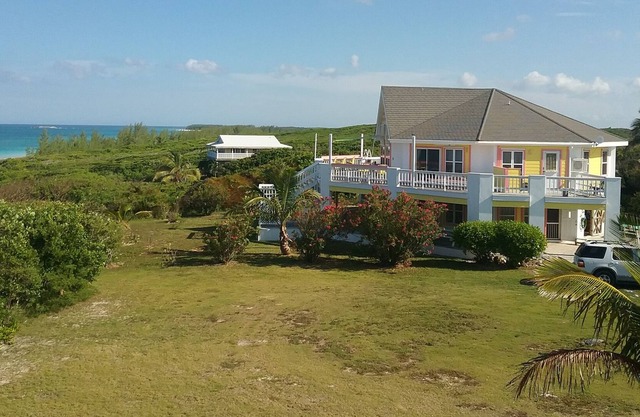 JAUNE OISEAU, BELLE BUNGALOW ISOLÉ AVEC UNE MAGNIFIQUE VUE SUR L'OCÉAN ATLANTIQUE