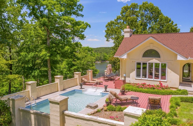 Yellowhammer Hill - Private Swimming Pool!