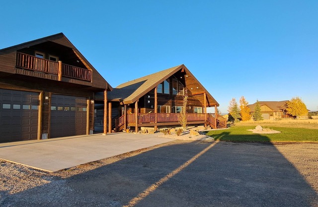 Yellowstone 6 Bed + Loft 3 salles de bain complètes, bain à remous, 23 couchages