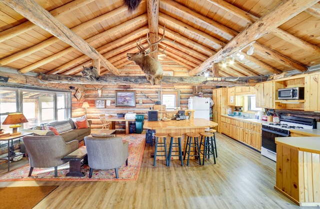 Yellowstone Cabin Getaway Near National Park