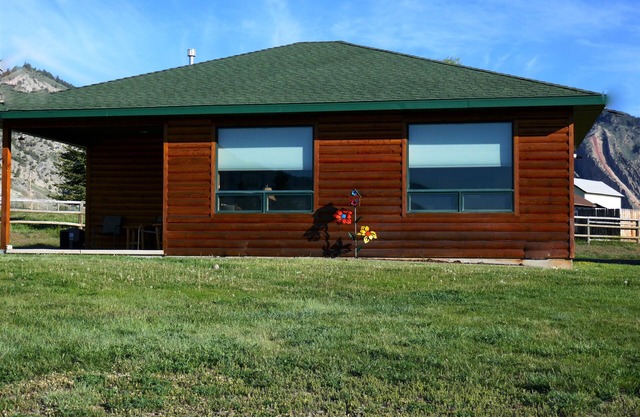 YELLOWSTONE CABIN - LA ELK VIEW CABINE à Yellowstone (vue sur la rivière)
