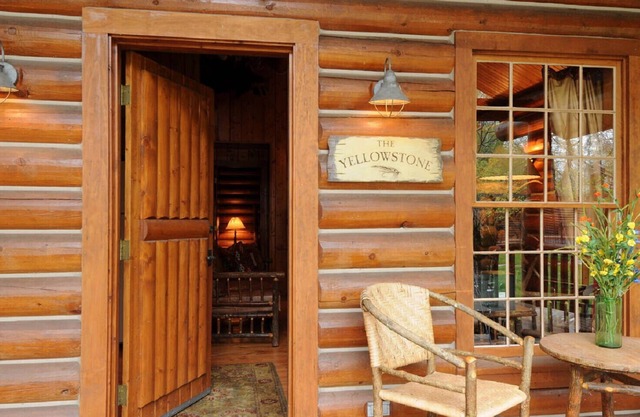 Yellowstone - Chalet confortable en rondins dans la vallée de la rivière Madison avec piscine extérieure partagée