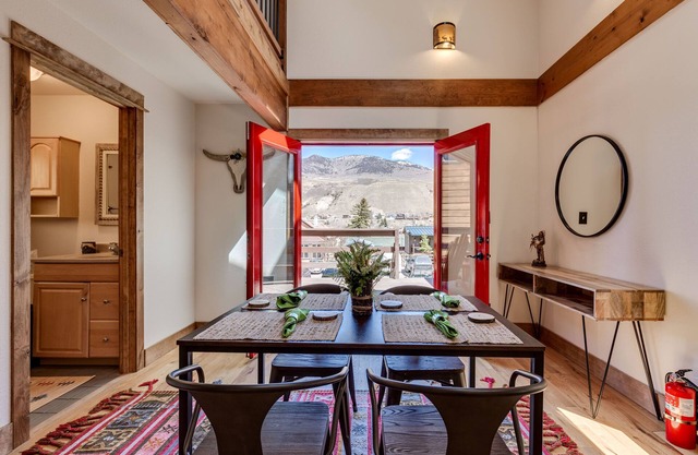 Yellowstone Lodge
