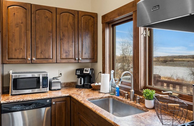 Yellowstone Manor:Livingston