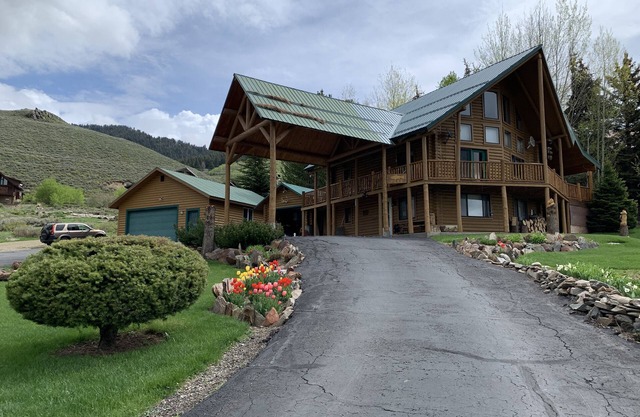 Secteur de Yellowstone Park sur le lac Henry, 1er niveau de notre chalet à 3 niveaux. 4 couchages