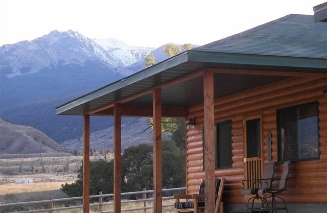 Yellowstone Park Riverfront Cabins