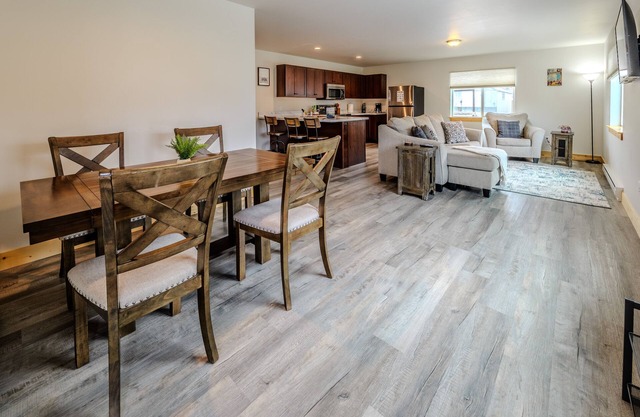 Yellowstone Retreat Rentals U2: two blocks from Yellowstone!
